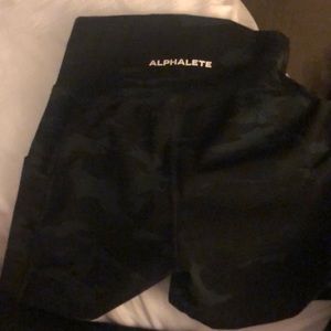 Surface Pocket Short in Small (Listed for Lauren)